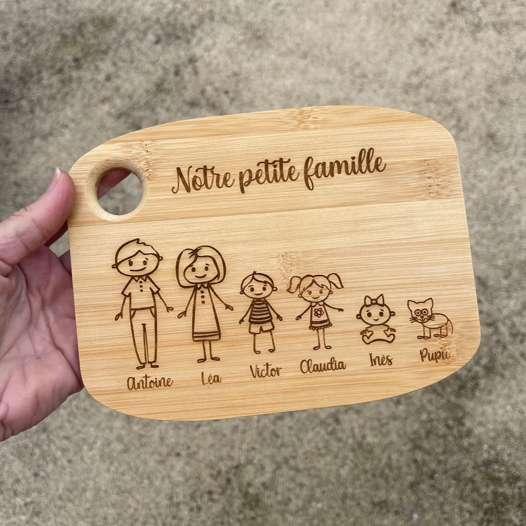 Planche à découper personnalisée famille en bambou