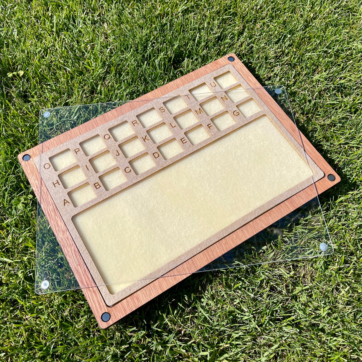 Bead station with box and lid, 21 compartments and work area, bead tray, bead mat