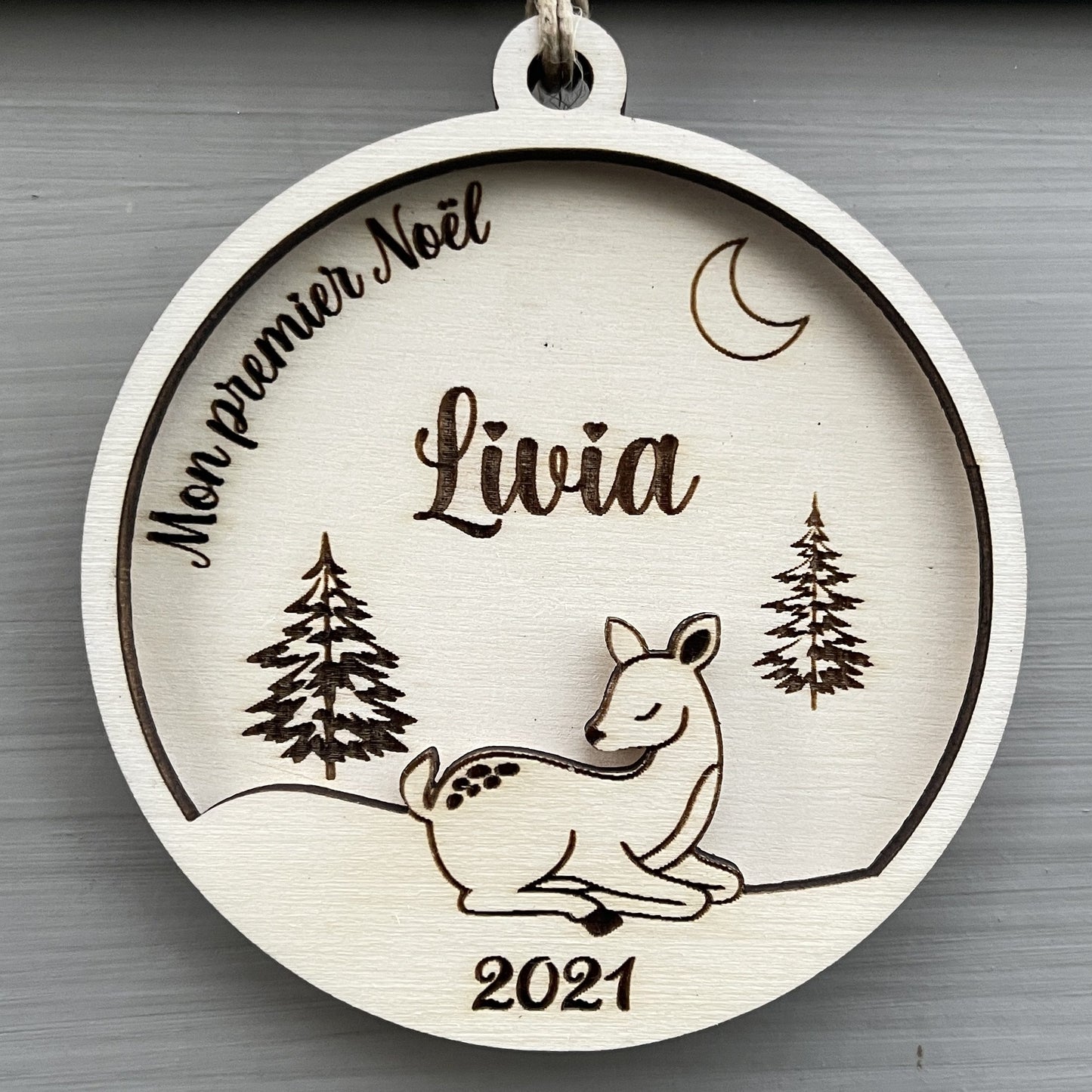 Boule de noël en bois personnalisable motif Faon